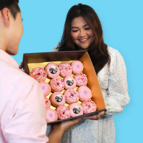 Large Mother's Day Heart Donut Box & Veuve Cliquot - Goldelucks 